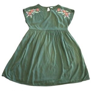 Crazy 8 Girl Green Dress with Floral Embroidery and Open Back Size Extra Large